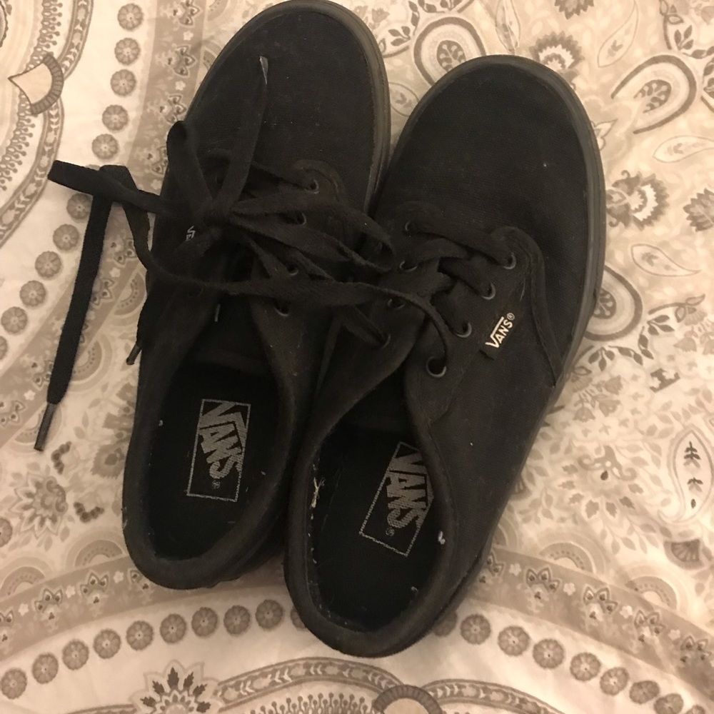 Boys size 2.5 Black vans lightly used.